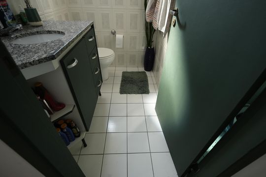 Banheiro Social de apartamento à venda com 2 quartos, 81m² em Vila Valparaíso, Santo André