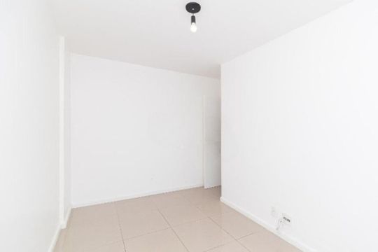 Quarto 1 de apartamento para alugar com 2 quartos, 55m² em Passo d’Areia, Porto Alegre