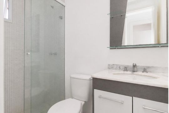 Banheiro de apartamento para alugar com 2 quartos, 55m² em Passo d’Areia, Porto Alegre