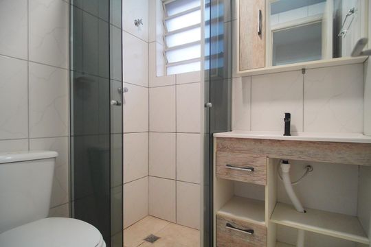 Banheiro de apartamento à venda com 2 quartos, 46m² em Rio dos Sinos, São Leopoldo