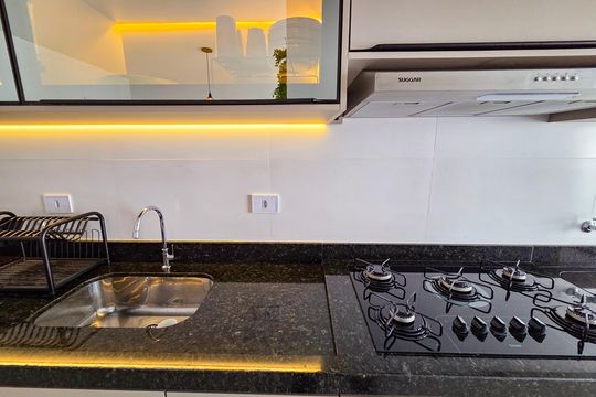 Cozinha de apartamento para alugar com 1 quarto, 53m² em Maracanã, Praia Grande