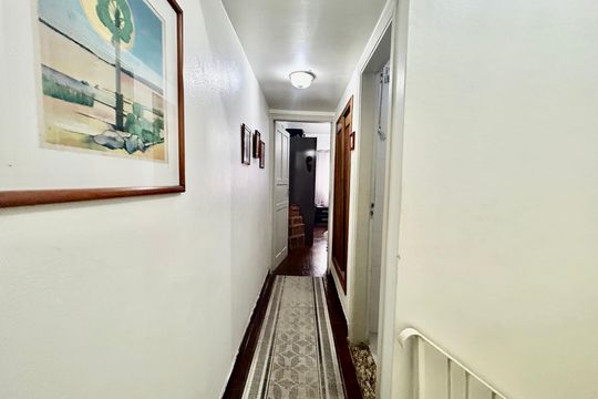 Corredor de casa à venda com 2 quartos, 200m² em Vila Bertioga, São Paulo