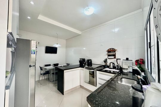 Cozinha de casa à venda com 2 quartos, 200m² em Vila Bertioga, São Paulo