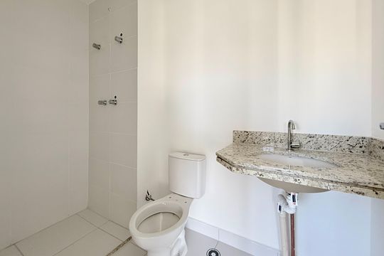 Banheiro de kitnet/studio à venda com 1 quarto, 28m² em Brooklin, São Paulo