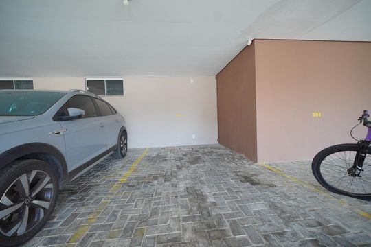 Garagem de apartamento para alugar com 2 quartos, 60m² em Ingleses Norte, Florianópolis