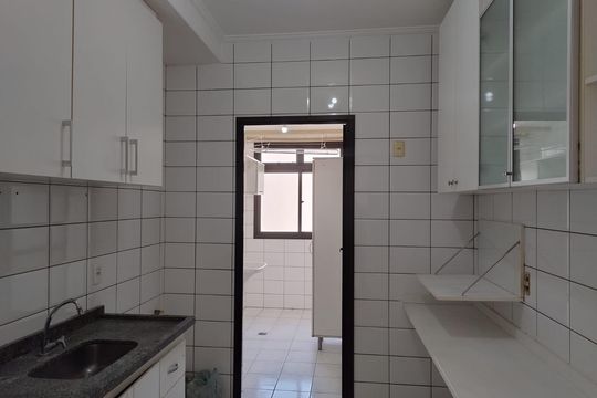 Cozinha de apartamento para alugar com 3 quartos, 83m² em Parque Residencial Aquarius, São José dos Campos