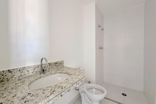 Banheiro de apartamento à venda com 1 quarto, 33m² em Brooklin, São Paulo