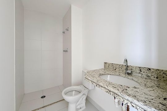 Banheiro de apartamento à venda com 1 quarto, 33m² em Brooklin, São Paulo