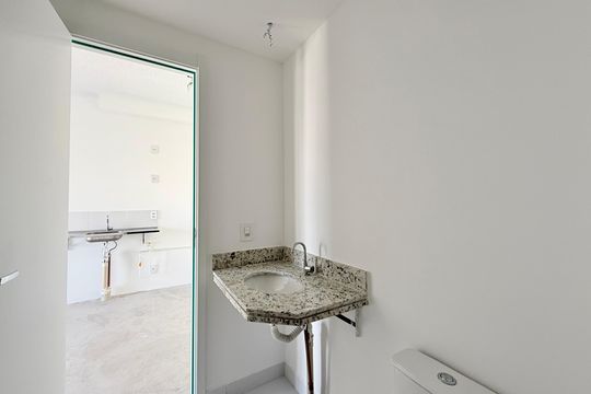 Banheiro de apartamento à venda com 1 quarto, 33m² em Brooklin, São Paulo