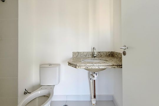 Banheiro de kitnet/studio à venda com 1 quarto, 28m² em Brooklin, São Paulo