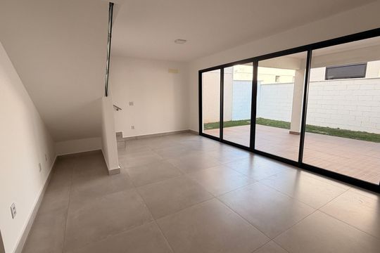 Sala de casa de condomínio para alugar com 2 quartos, 249m² em Conjunto Residencial Storil, Aparecida de Goiânia