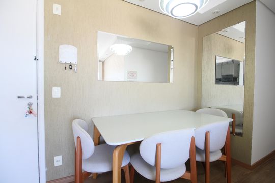 Sala de apartamento para alugar com 2 quartos, 56m² em Jardim Henriqueta, Taboão da Serra