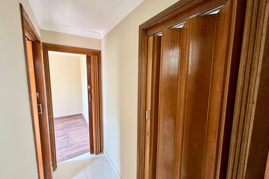 Corredor de apartamento para alugar com 2 quartos, 59m² em Conjunto Habitacional Padre Jose de Anchieta, São Paulo