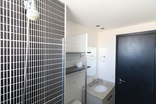 Banheiro Social de apartamento à venda com 3 quartos, 88m² em Vila Anastácio, São Paulo