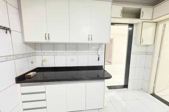 Casa para alugar com 6 quartos, 267m² em Parque Amazonia, Goiânia