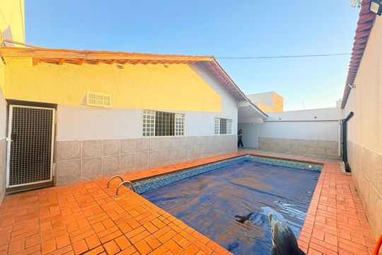 Casa para alugar com 6 quartos, 267m² em Parque Amazonia, Goiânia