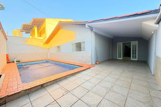 Casa para alugar com 6 quartos, 267m² em Parque Amazonia, Goiânia