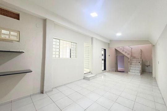 Casa para alugar com 6 quartos, 267m² em Parque Amazonia, Goiânia