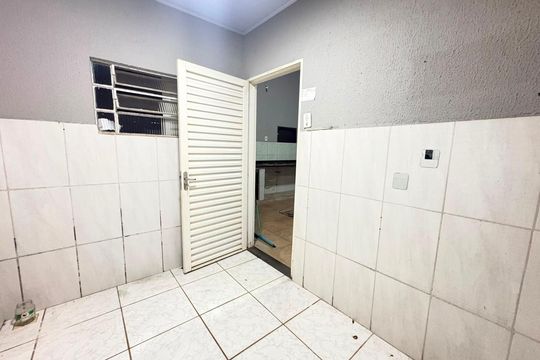 Casa para alugar com 6 quartos, 267m² em Parque Amazonia, Goiânia