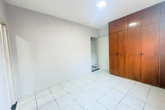 Casa para alugar com 6 quartos, 267m² em Parque Amazonia, Goiânia
