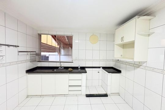 Casa para alugar com 6 quartos, 267m² em Jardim América, Goiânia