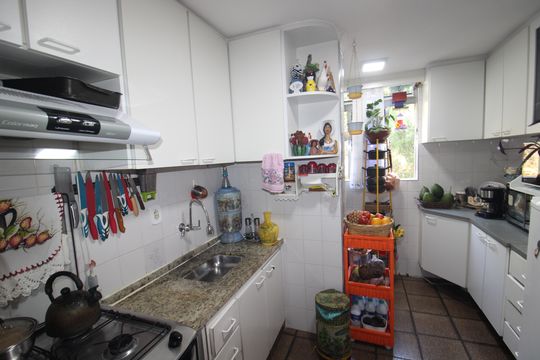 Cozinha de apartamento à venda com 2 quartos, 42m² em Jardim Antártica, São Paulo
