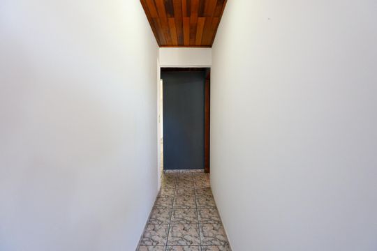 Corredor de casa para alugar com 2 quartos, 70m² em Parque Pinheiros, Taboão da Serra