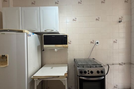 Cozinha de apartamento para alugar com 1 quarto, 40m² em Embaré, Santos
