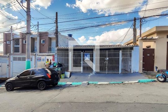 Fachada de casa para alugar com 1 quarto, 40m² em Parque Peruche, São Paulo