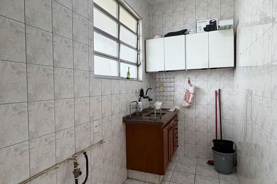 Cozinha de apartamento para alugar com 1 quarto, 39m² em José Menino, Santos