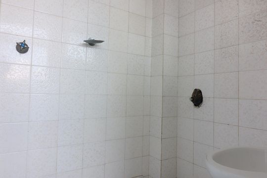 Banheiro de serviço de apartamento para alugar com 2 quartos, 70m² em Nova Petrópolis, São Bernardo do Campo