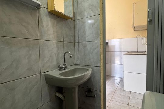 Banheiro de kitnet/studio para alugar com 1 quarto, 20m² em Ceilândia, Brasília