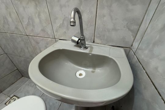 Banheiro de kitnet/studio para alugar com 1 quarto, 20m² em Ceilândia, Brasília