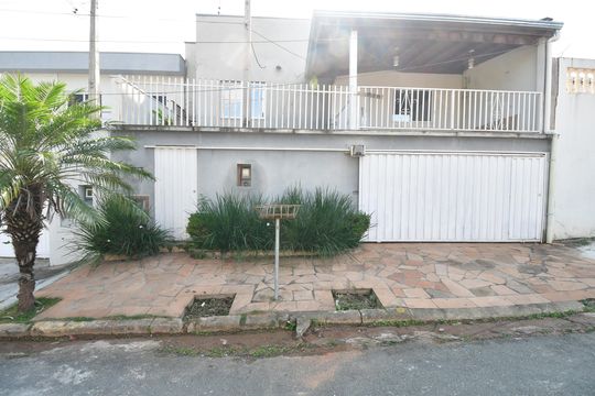 Fachada de casa à venda com 4 quartos, 200m² em Jardim Boa Esperança, Campinas