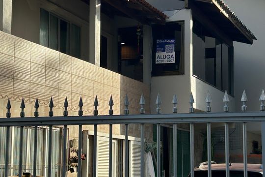 Placa de apartamento para alugar com 1 quarto, 50m² em Lagoa da Conceição, Florianópolis