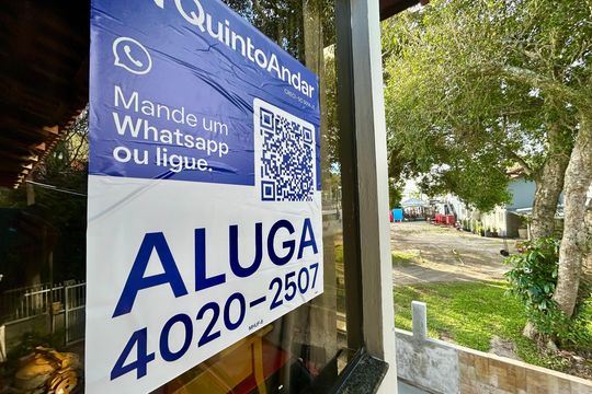 Placa de apartamento para alugar com 1 quarto, 50m² em Lagoa da Conceição, Florianópolis