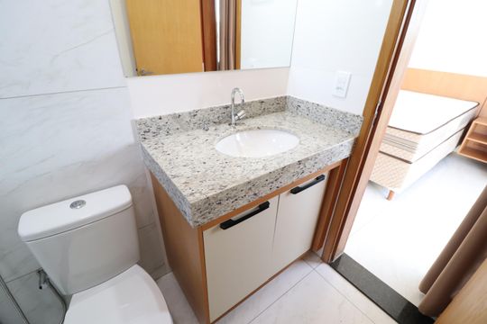 Banheiro do Quarto 3 de apartamento para alugar com 3 quartos, 82m² em Jaraguá, Uberlândia