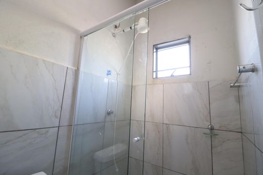 Banheiro Social de casa para alugar com 2 quartos, 52m² em Cazeca, Uberlândia