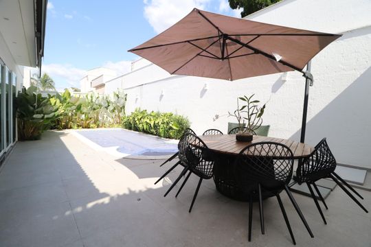 Piscina de casa de condomínio para alugar com 3 quartos, 350m² em Nova Uberlândia, Uberlândia