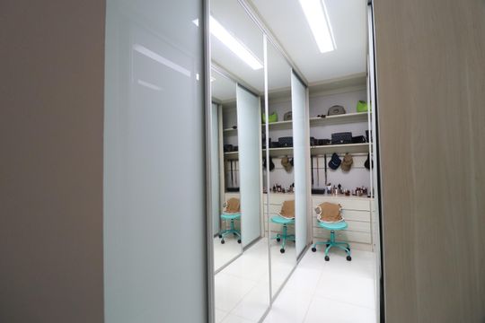 Quarto 3 - Suíte de casa de condomínio para alugar com 3 quartos, 350m² em Nova Uberlândia, Uberlândia
