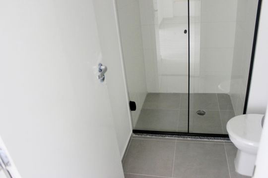 Banheiro de apartamento para alugar com 2 quartos, 37m² em Picanço, Guarulhos