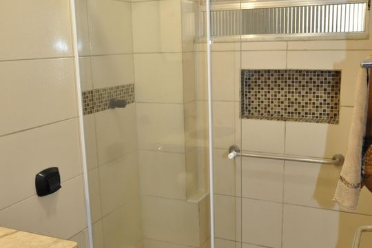 Banheiro social de apartamento para alugar com 3 quartos, 68m² em Engenho de Dentro, Rio de Janeiro