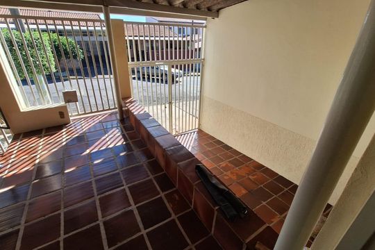 Garagem de casa à venda com 2 quartos, 100m² em Vila Padre Manoel de Nobrega, Campinas
