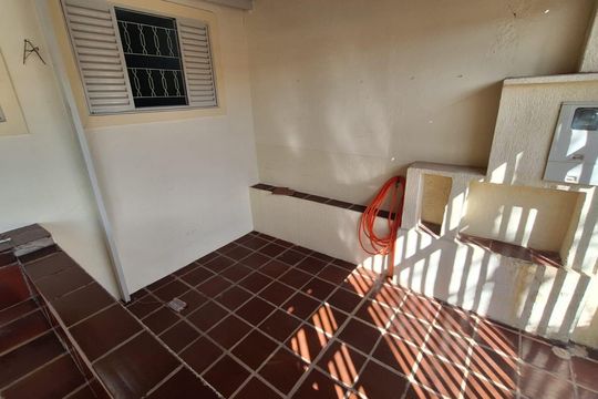 Garagem de casa à venda com 2 quartos, 100m² em Vila Padre Manoel de Nobrega, Campinas