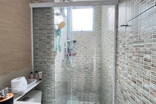 Banheiro de apartamento para alugar com 2 quartos, 49m² em Mussurunga, Salvador