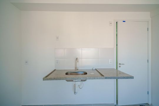 Cozinha de kitnet/studio à venda com 1 quarto, 28m² em Vila Sonia, São Paulo