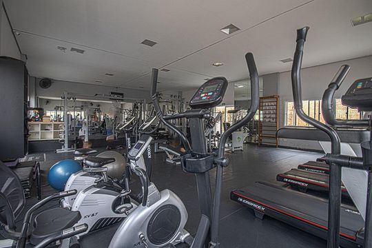 academia_4 de casa de condomínio à venda com 3 quartos, 59m² em Taboão, São Paulo