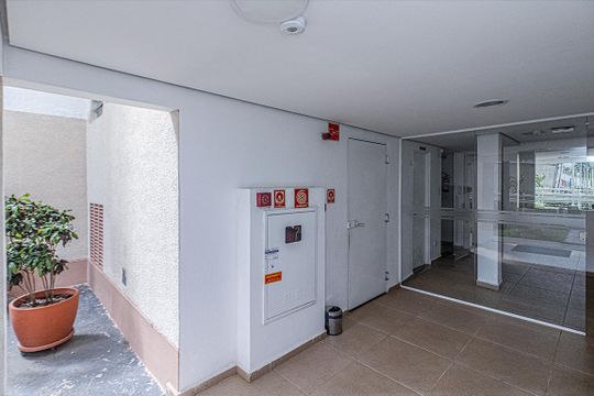 hall de entrada_2 de casa de condomínio à venda com 3 quartos, 59m² em Taboão, São Paulo