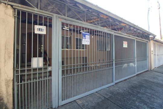 Fachada de casa à venda com 3 quartos, 87m² em Vila Isa, São Paulo