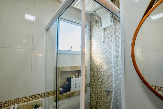 Banheiro de apartamento à venda com 2 quartos, 50m² em Parque Erasmo Assunção, Santo André